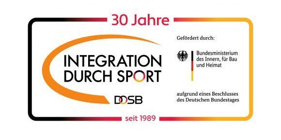 Logo zum 30-jährigen Jubiläum "Integration durch Sport" mit Hinweisen zur Förderung durch das Bundesministerium.