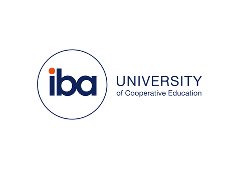 Logo der IBA University of Cooperative Education mit modernem Design und кругом. Wortmarke in blau und orange.