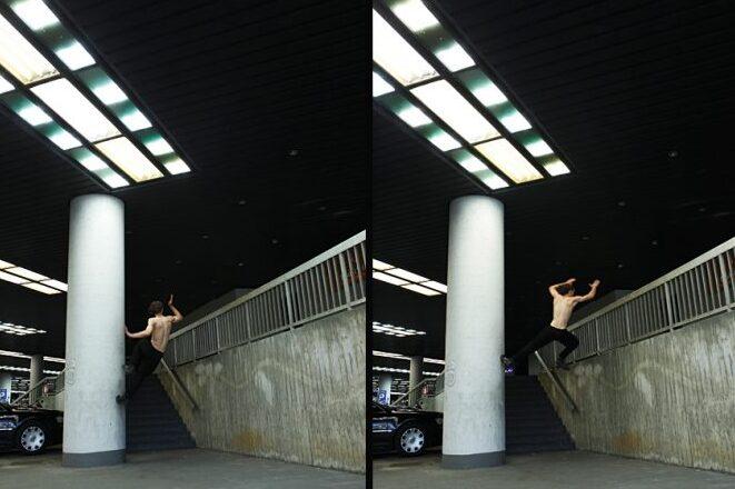 Skater springt über eine Treppe und landet auf einem Geländer in einer urbanen Umgebung.