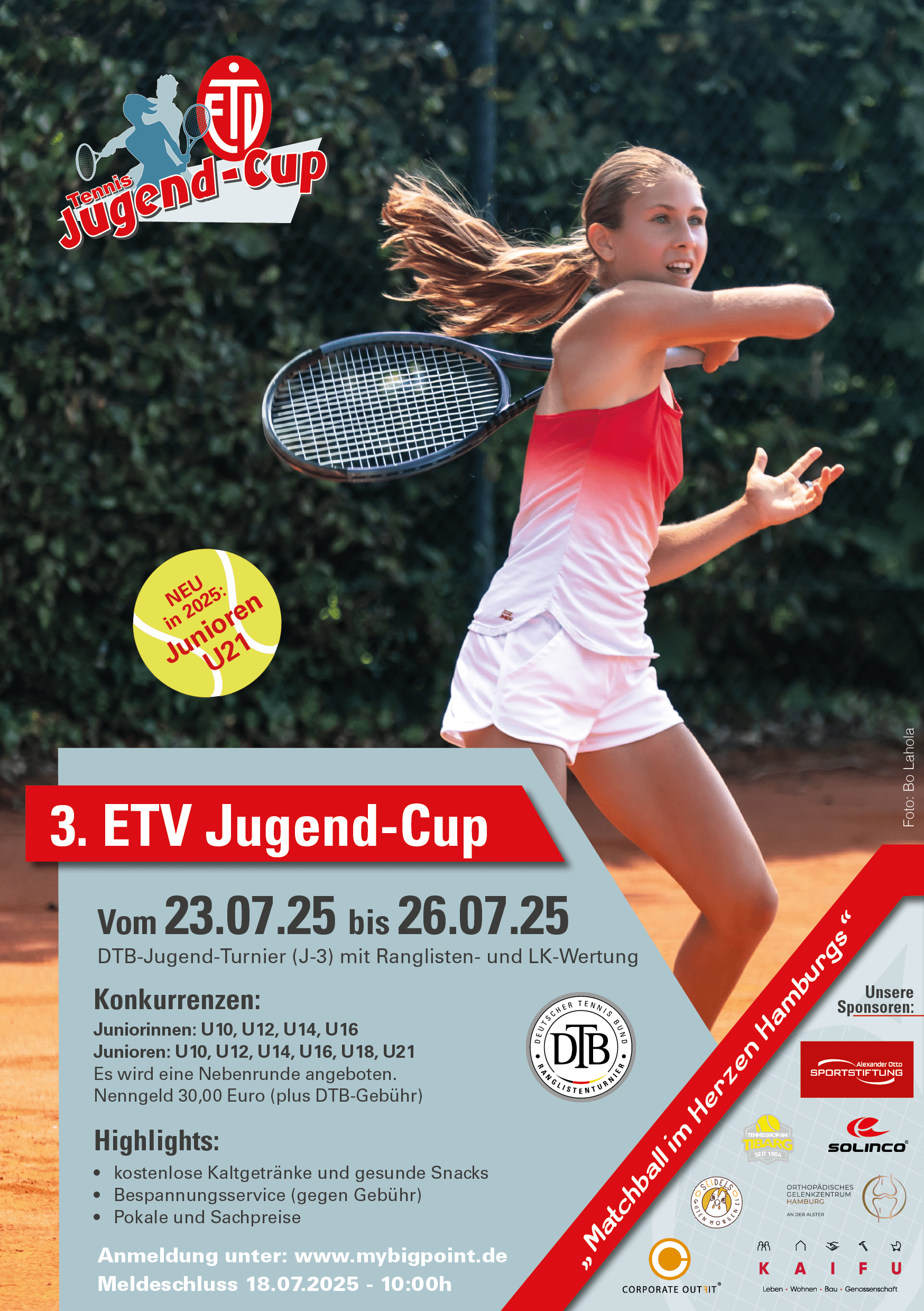 Plakat zum 3. ETV Jugend-Cup mit Turnierdetails und abgebildetem Tennis-Spieler auf dem Platz.
