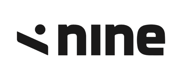 Logo der Marke „nine“ in schwarzer Schrift auf einem weißen Hintergrund.