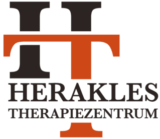 Logo einer Organisation mit stilisiertem Schriftzug in Schwarz und Orange, auf dunkelgrauem Hintergrund.