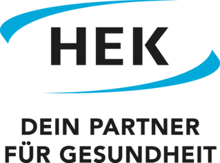 Logo der HEK mit dem Schriftzug „DEIN PARTNER FÜR GESUNDHEIT“ in schwarzer Schrift und blauen Akzenten.